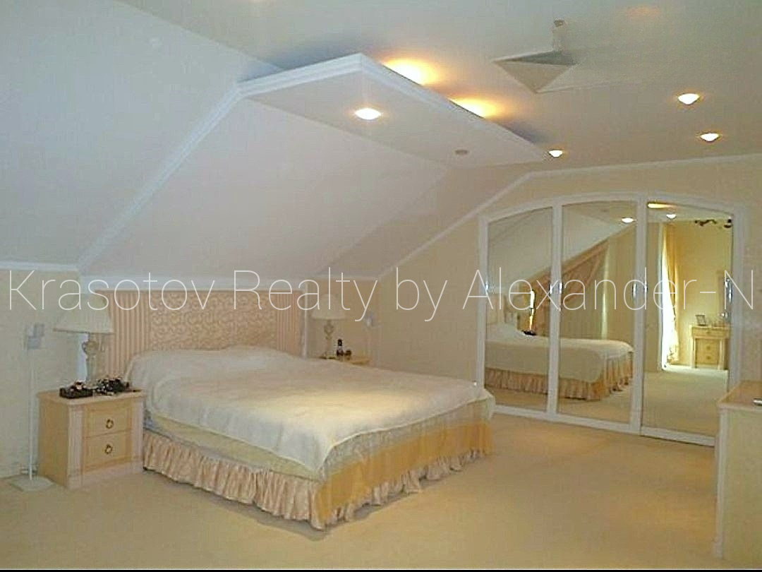 продажа многокомнатной квартиры номер A-173098 в Приморском районе, фото номер 33